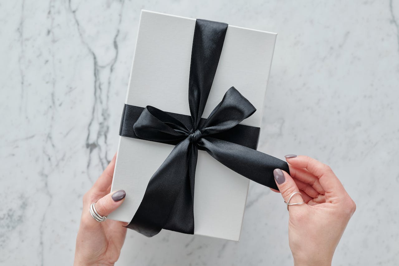 15 Corporate Gifts Ideas For Employees They'll Love