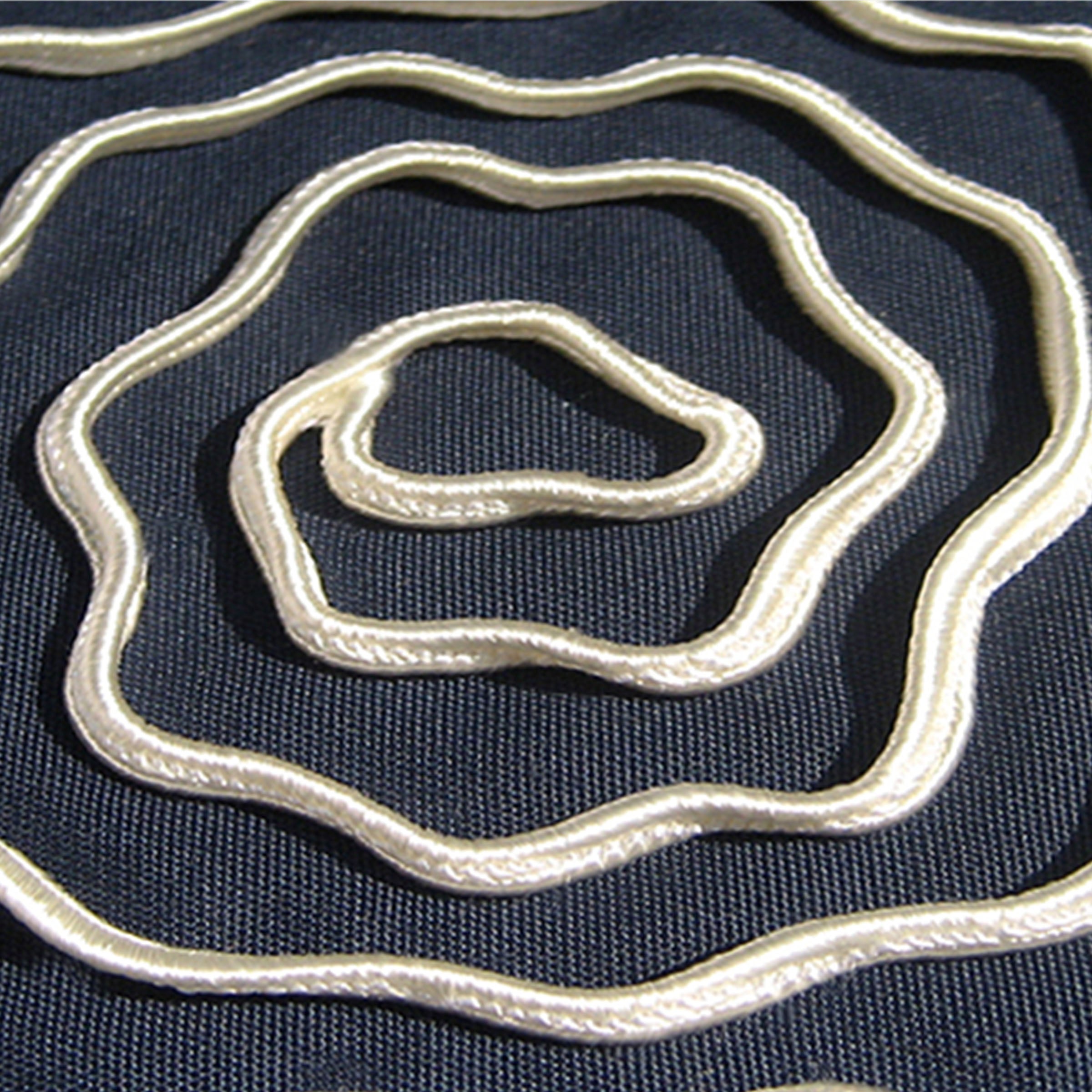 Standing Embroidery | 立繡