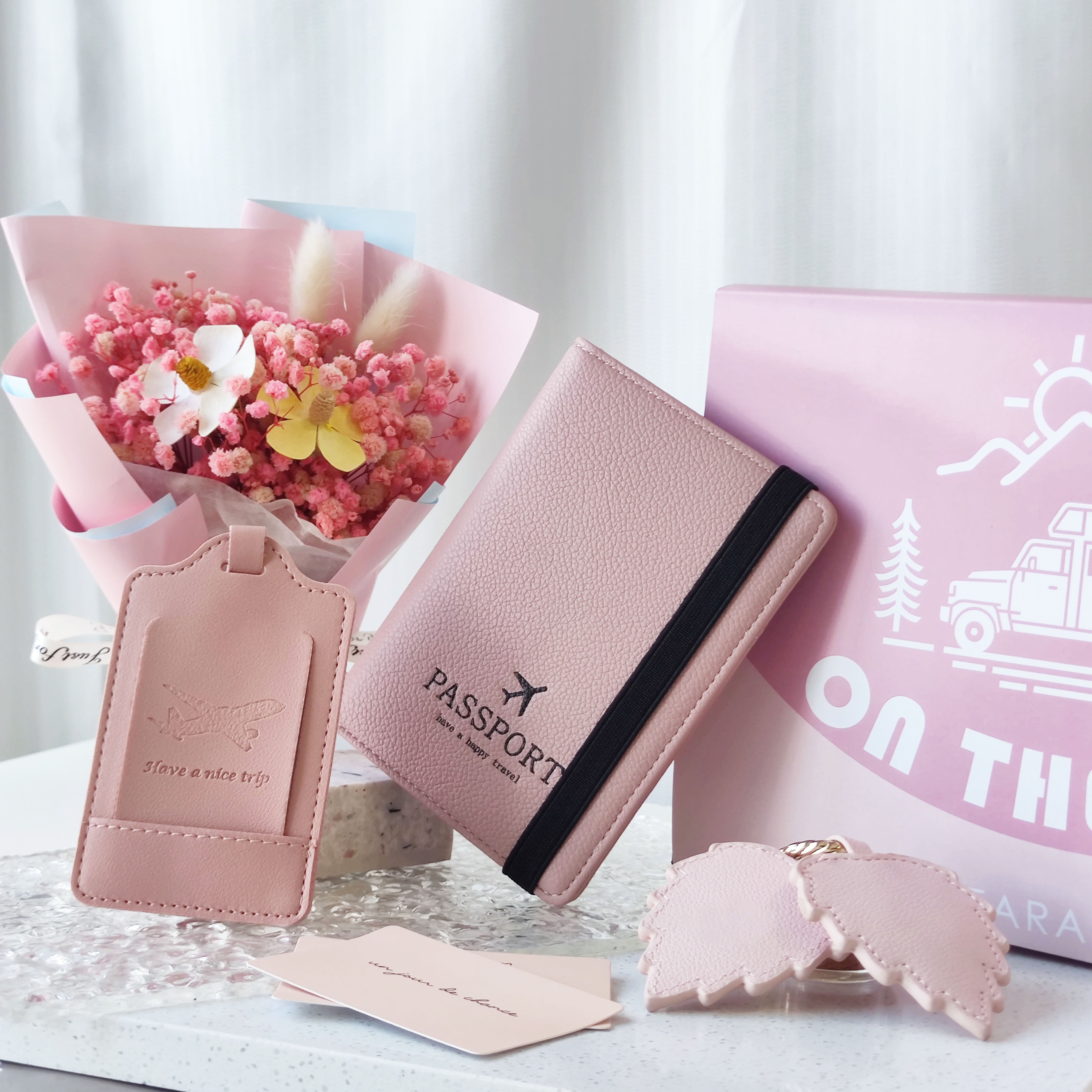 Pink travel companion set
