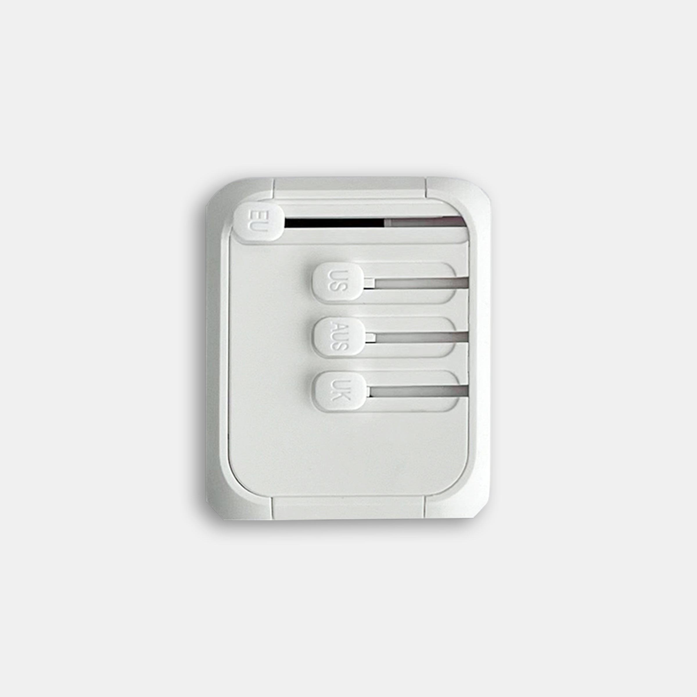 Skyscanner Multi-country universal adapter plug