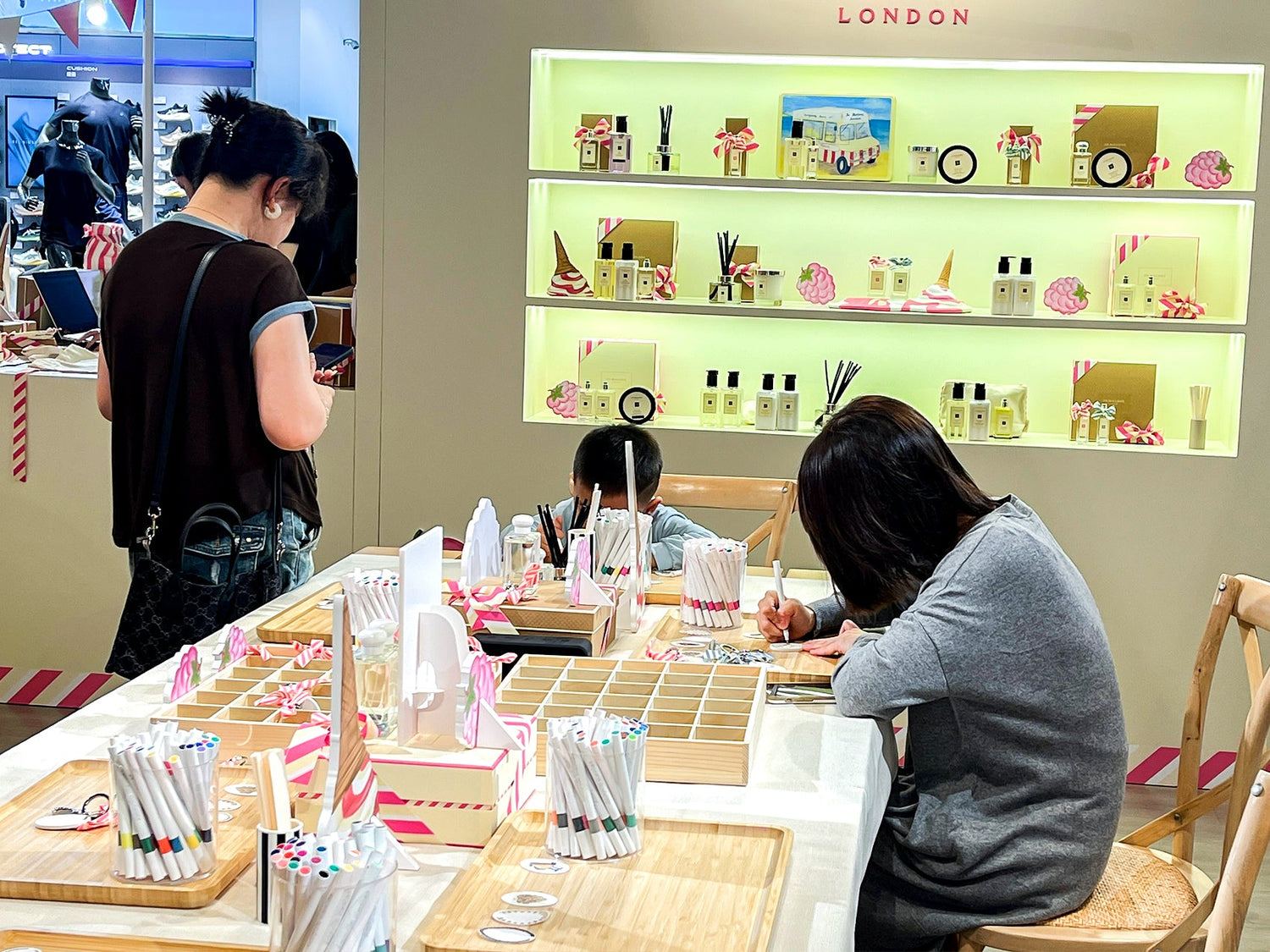 讓旅行更具個人色彩！Jo Malone London DIY 行李牌活動：用貼紙與繡花章標記你的英倫專屬風格