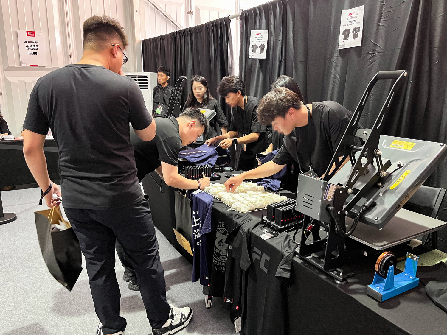 上海體育館現場直擊：UFC 如何為 VIP 嘉賓提供現場 T-Shirt 專屬定制？