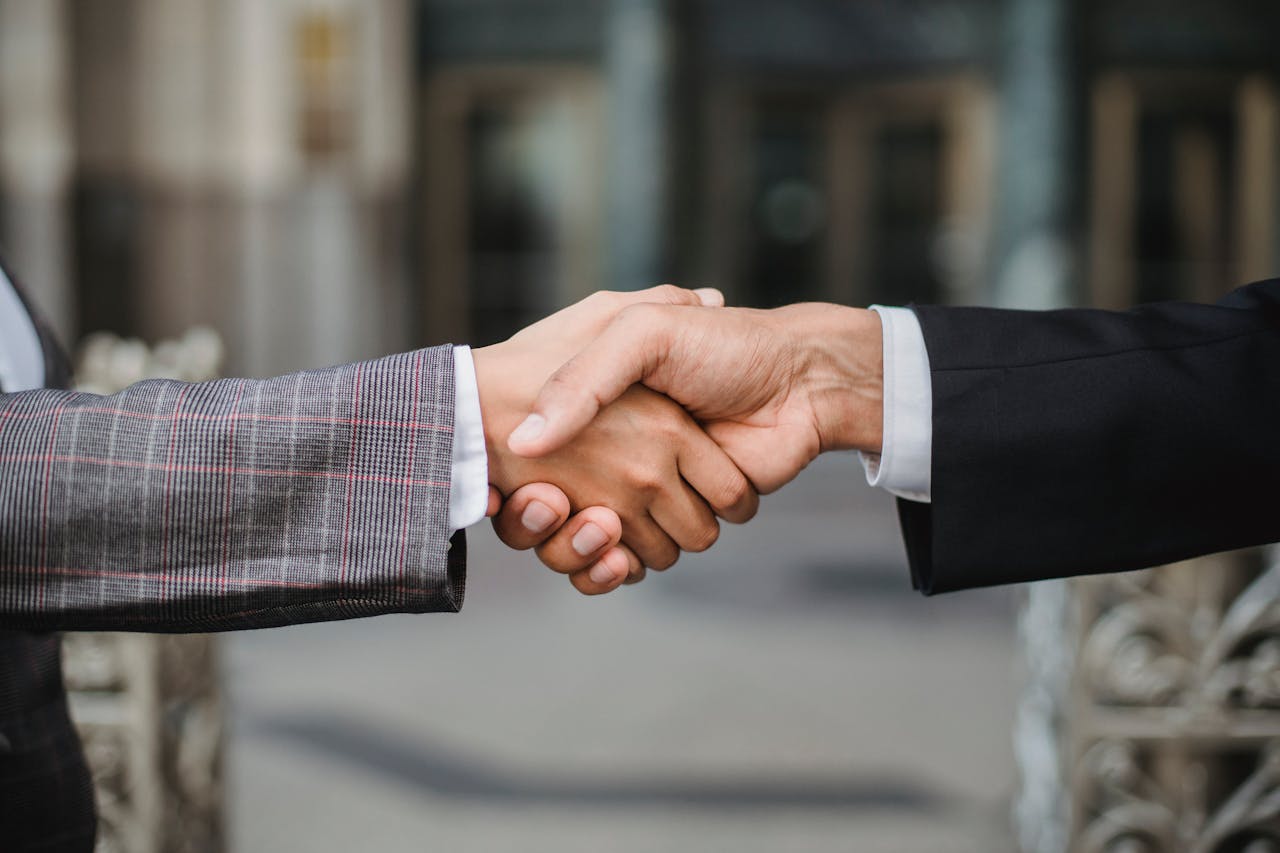 17 Best Client Appreciation Gifts Your Clients Will Love