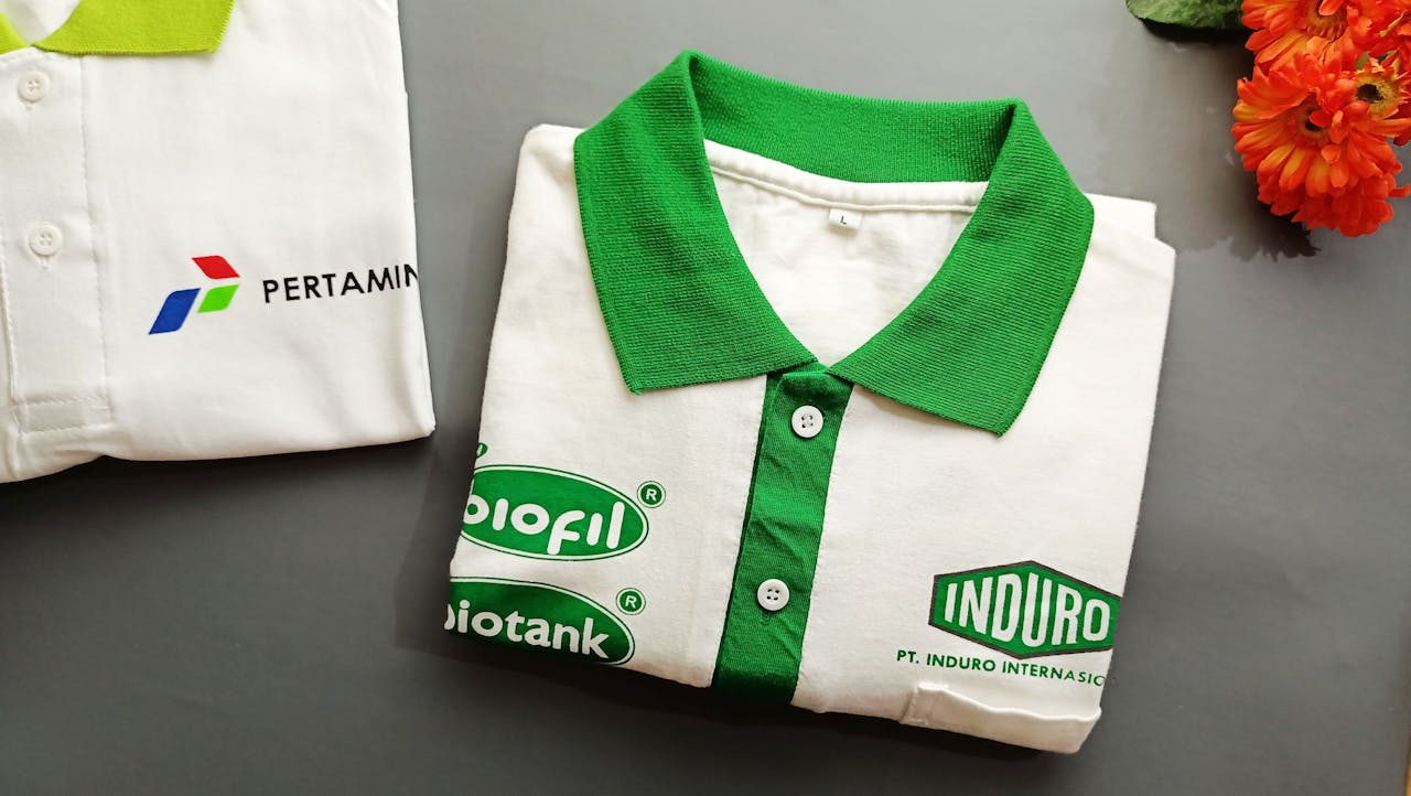 5 Benefits of Customizing Shirts for Your Business
