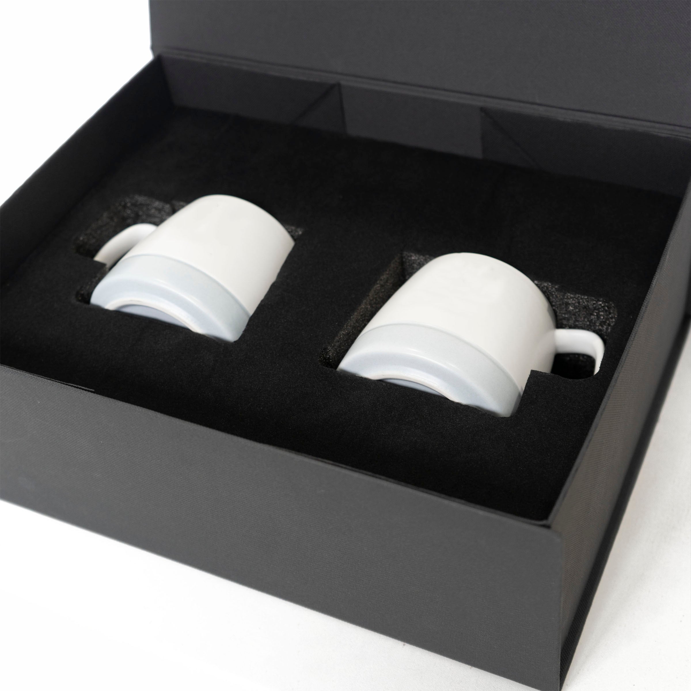 White and blue mug set