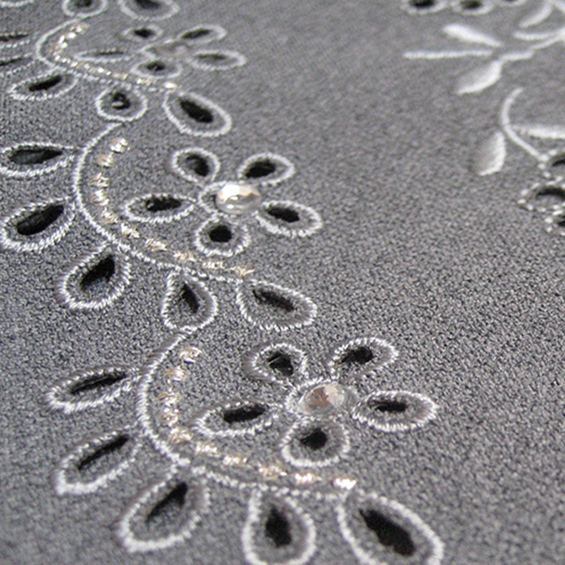 Eyelet Embroider | 雕孔繡