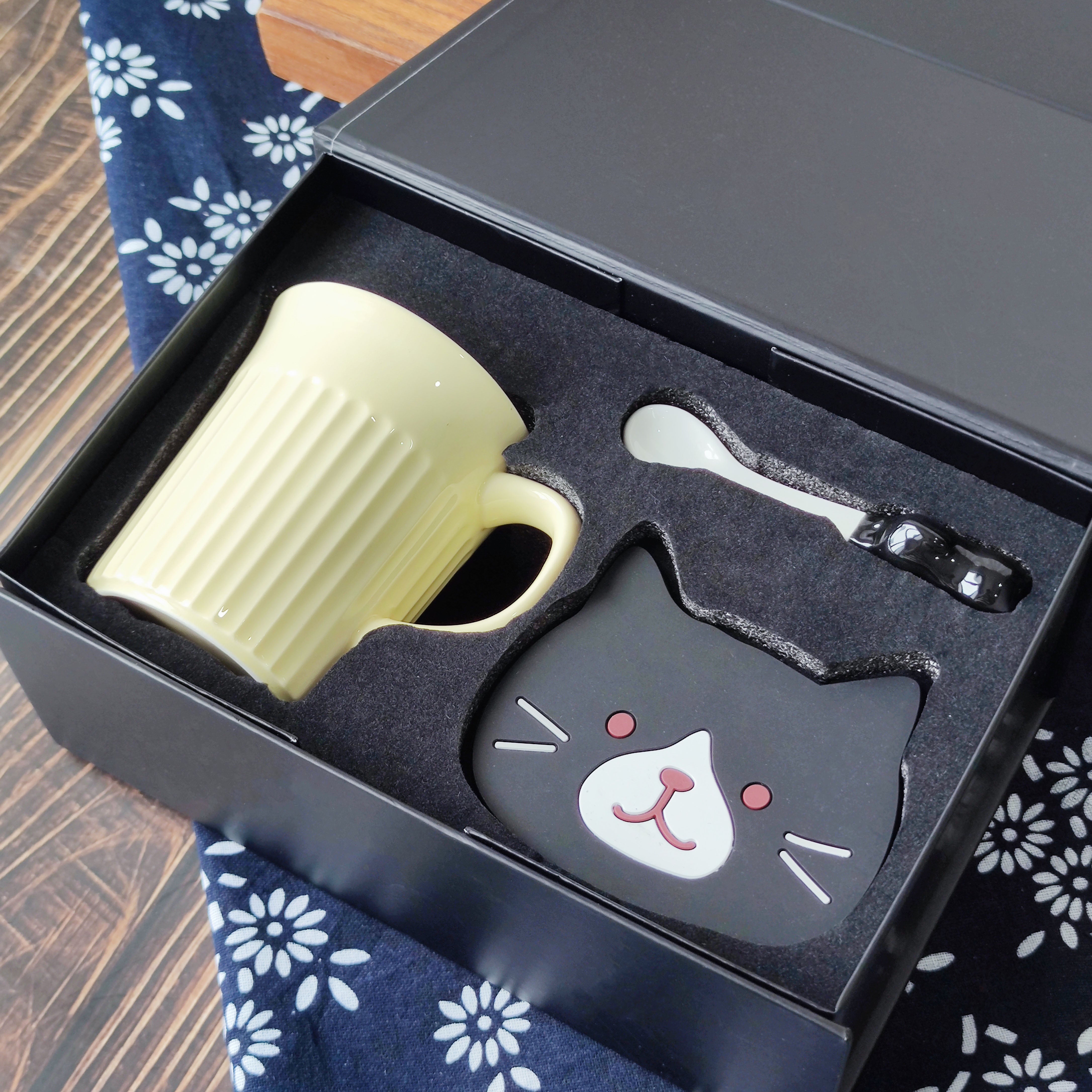 Meow Tea Party