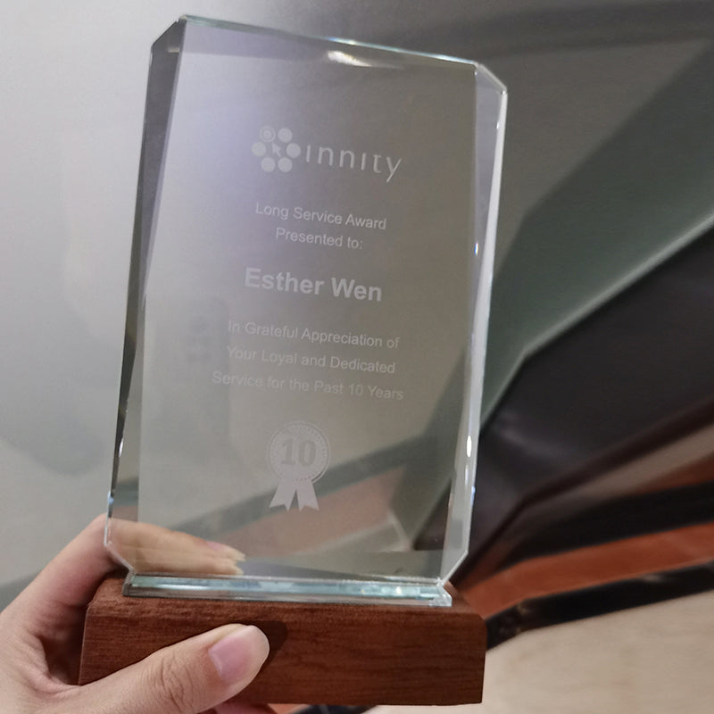 [Case Studies]INNITY | Engraved crystal pedestal