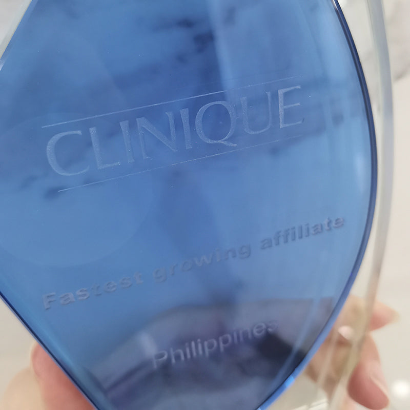 [Case Studies]CLINIQUE | Engraved crystal pedestal