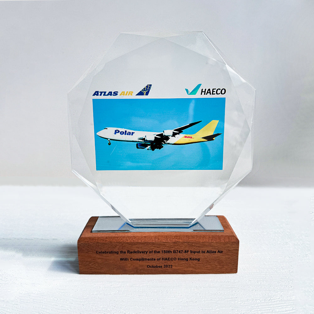 [Case Studies]HAECO | Solid Wood Base Octagon Crystal Trophy